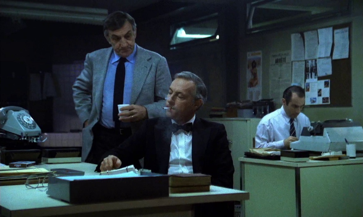 ΤΟ ΑΙΝΙΓΜΑ / Garde à Vue